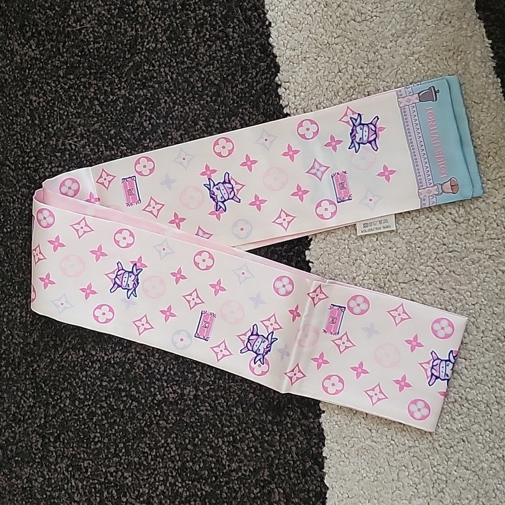 NWOT Fashion Scarf - Pink w/ cows